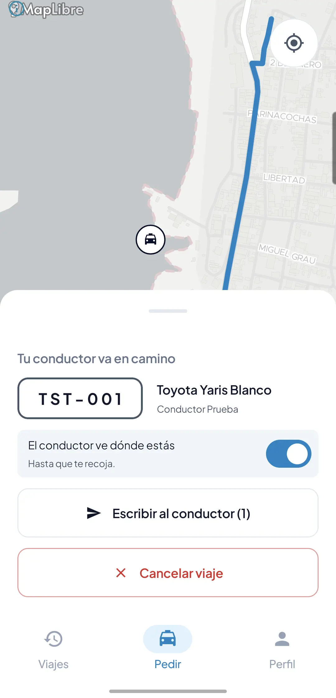 Pantalla de la app Sirio Express: mapa con la ruta del conductor en camino, datos del vehículo, interruptor para compartir la ubicación y accesos para escribir al conductor o cancelar el viaje.
